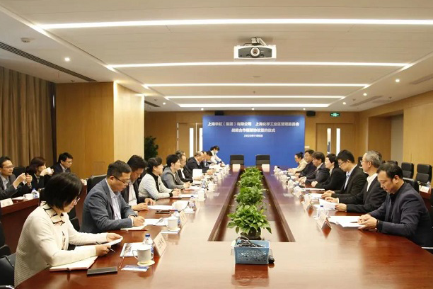 華虹集團(tuán)與上?；^(qū)開展“四史”學(xué)習(xí)教育暨戰(zhàn)略合作框架協(xié)議簽約儀式